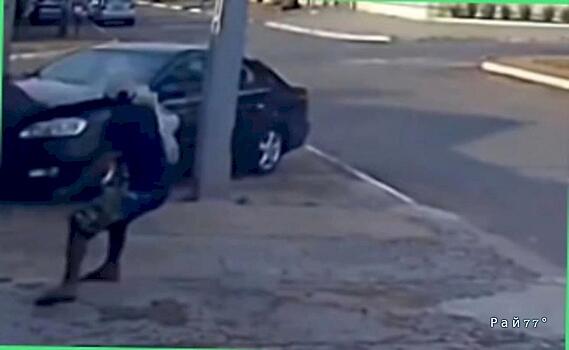 Бразилец заехал на автомобиле в частное жилище