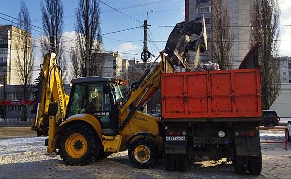 В Курске дороги и тротуары чистят 74 работника и 63 единицы техники