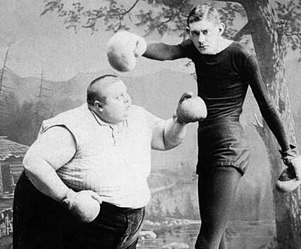 Кулаки у мужчин: от чего на самом деле зависит их размер