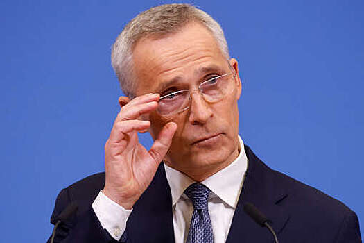 Bloomberg: Столтенберг предложит передать НАТО координацию поставок оружия Киеву