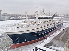 На новейшем морозильном супертраулере "Механик Маслак" подняли российский флаг