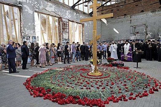 В Беслане почтили память жертв теракта в школе №1