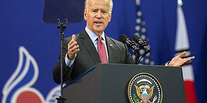 Главные новости за ночь: заснувший Байден, атмосфера Юпитера в 3D и мощный всплеск тепла в России