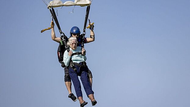 104-летняя американка прыгнула с парашютом и побила мировой рекорд