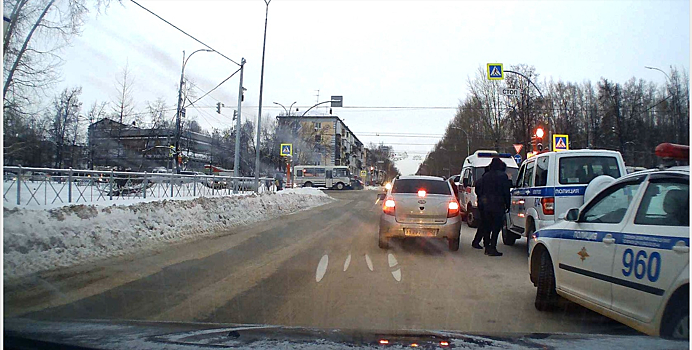 Две иномарки столкнулись на перекрестке в кузбасской столице 