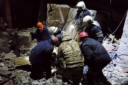 МЧС: спасатели разобрали 65% разрушенных конструкций пекарни в Лисичанске