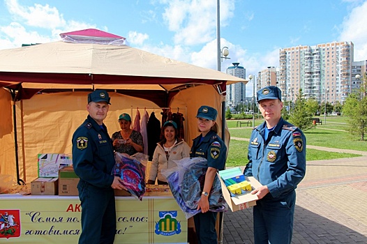 В Марьино прошла акция «Соберем ребенка в школу!»