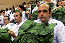 Кубинские врачи лечат людей и защищают режим. Вместо благодарности их обманывают и убивают