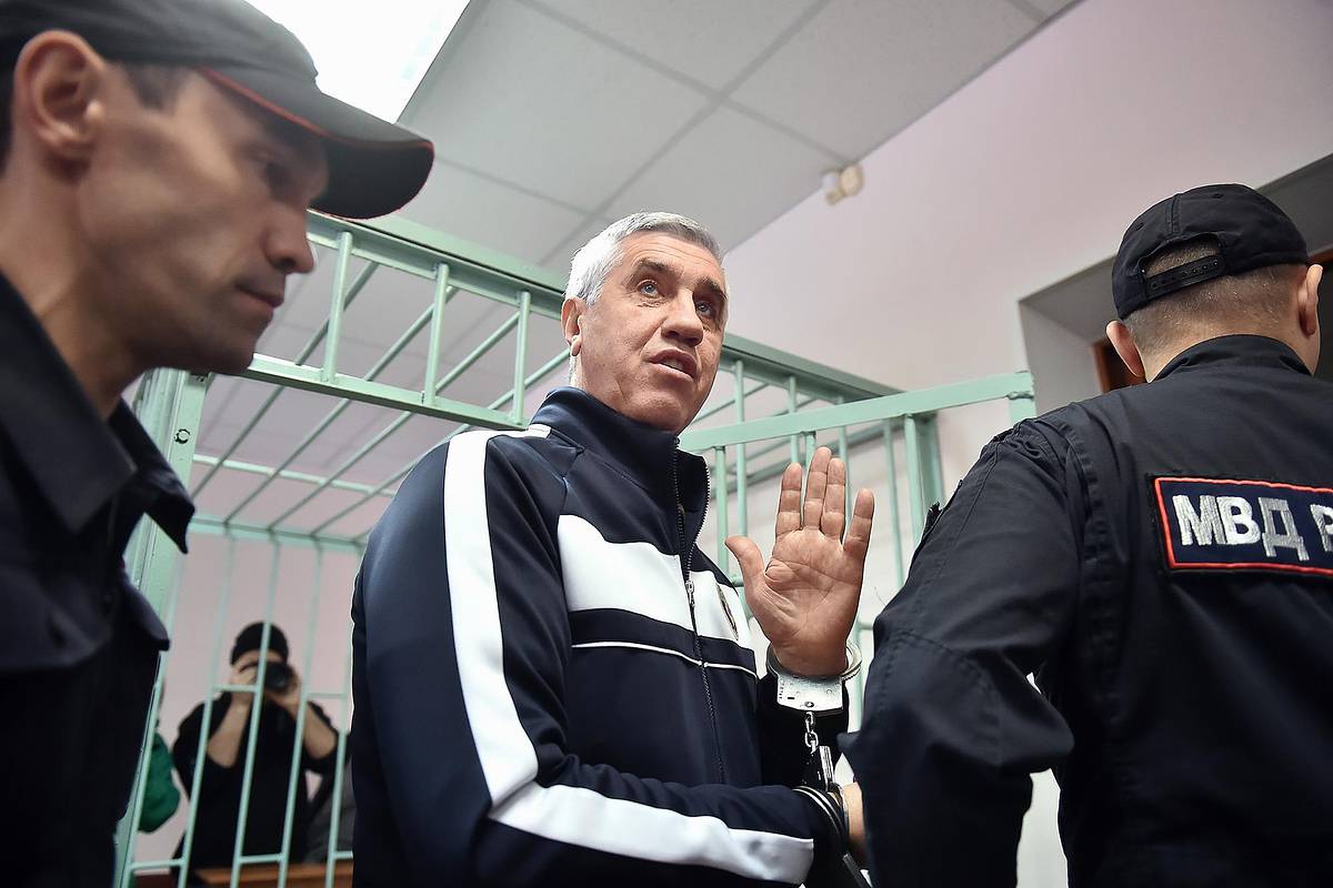 Осужденного на 20 лет бывшего депутата Быкова обязали выплатить компенсацию потерпевшему