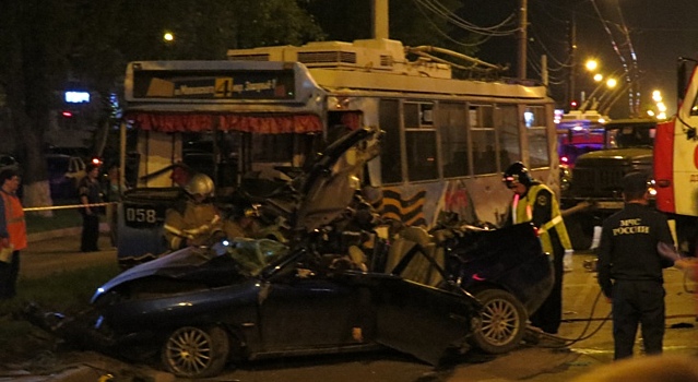 Следователи выясняют причины смертельной аварии в Дзержинске на 9 мая