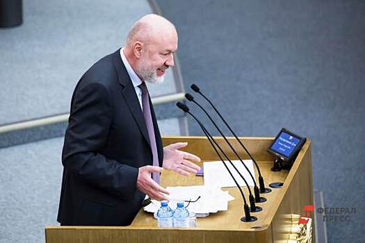 Депутат Госдумы Крашенинников предложил обязать самокатчиков ездить в касках