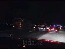 Неуловимый "КамАЗ": полиция Актау смогла остановить грузовик лишь шипами