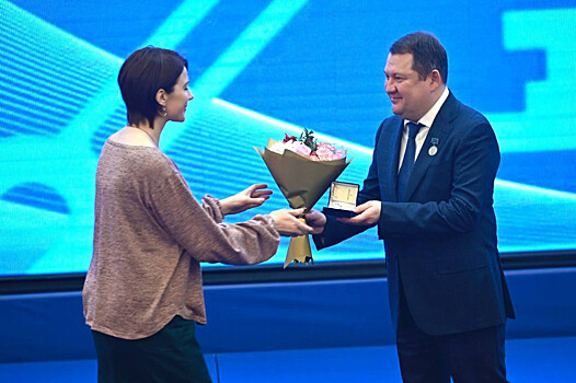 Максим Егоров поздравил работников ЖКХ и бытового обслуживания населения с профессиональным праздником