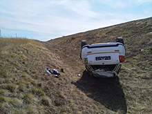 В Октябрьском районе автомобиль Suzuki опрокинулся на крышу