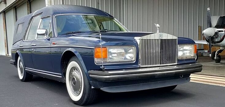 В Японии продают катафалк Rolls-Royce Silver Spirit с муляжом гроба