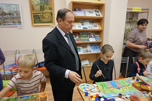 Жители Косино-Ухтомского посетили выставку Сергея Платонова