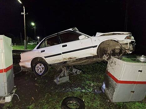 Поезд протаранил автомобиль на ЗабЖД