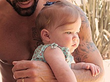 Пухлые щечки и голубые глаза: Рики Мартин впервые показал лицо 7-месячной дочери Люсии