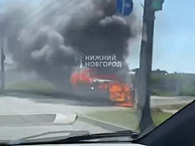 Автомобиль сгорел у гипермаркета в Нижнем Новгороде