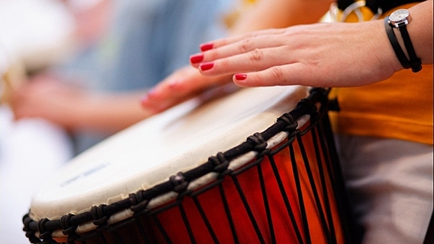 Поставить речь ребенку и научиться играть на барабанах можно будет со скидкой по «Карте жителя Вологды»