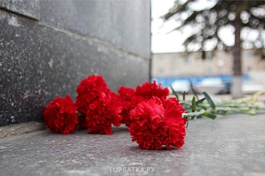 Россиянку оштрафовали на 30 тысяч рублей за возложение цветов к памятнику