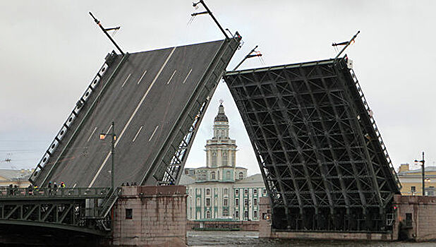 В Петербурге начались технологические разводки мостов