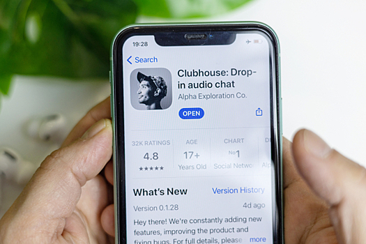 Число загрузок Clubhouse в России снижается последние две недели