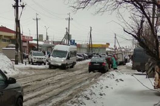 Соцсети: В Саратове горожане жалуются на нечищеные дороги