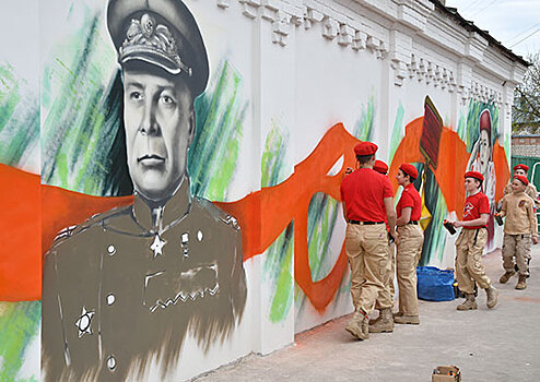 Юнармейцы отряда имени Маршала Советского Союза Семена Тимошенко нарисовали «Граффити. Защитник»