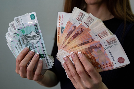 Две большие доплаты ожидают российских пенсионеров в декабре 2023 года: стало известно, кто получит деньги