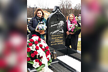 Михалков помог поставить Инне Макаровой памятник с кадром из "Молодой гвардии"