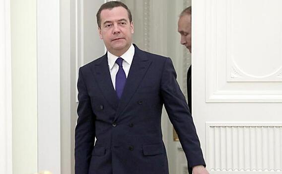 Медведев рискует стать политическим трупом