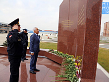 Владимир Васильев почтил память погибших при исполнении служебного долга силовиков