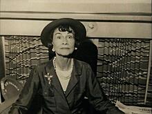 Apple TV выпустил сериал про Коко Шанель и Кристиана Диора