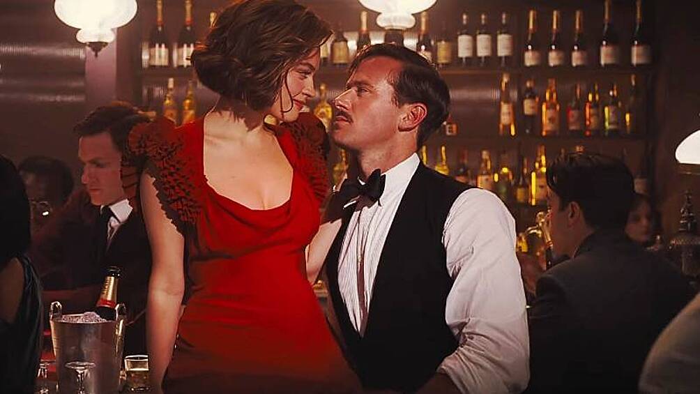 Некоторые зрители даже решили, что роль страстной Жаклин де Бельфор исполнила Марго Робби. 