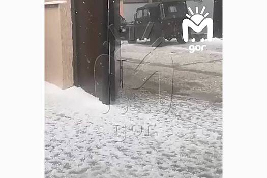 Град с перепелиное яйцо выпал в российском городе и попал на видео