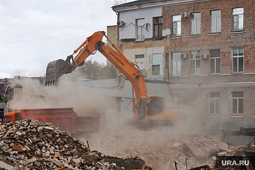 Судебные приставы переложили работу по сносу незаконных объектов на мэрию Сургута