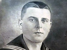 Медаль советского солдата спустя 79 лет вручили в Туле родственникам. Ее нашел фермер в Германии