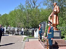 Рустам Минниханов открыл памятник Советскому солдату в Казани