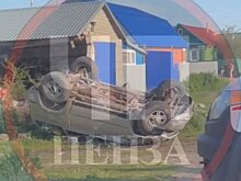 В Сердобске внедорожник снес стену гаража и перевернулся