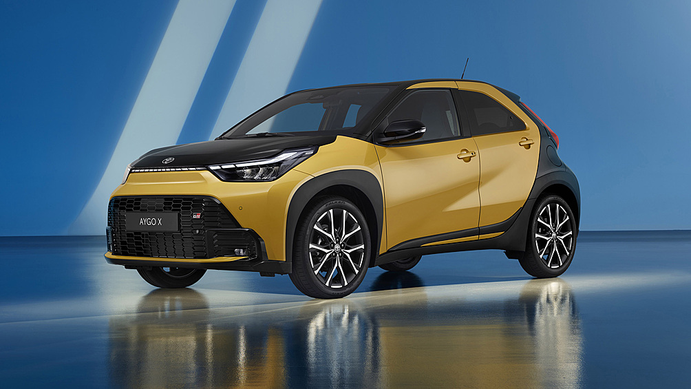 Самая маленькая Toyota в Европе — хэтчбек Toyota Aygo X — пережила плановое обновление. Изменился дизайн кузова, оформление интерьера, появилось новое оснащение и агрегаты, а также новые комплектации.