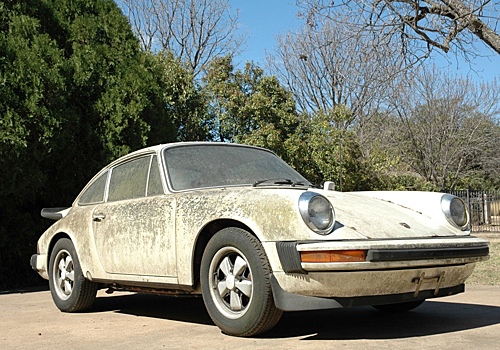 Забытый Porsche, который покрылся мхом и водорослями, выставили на eBay