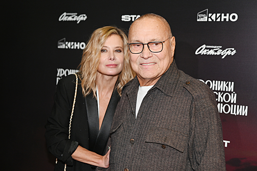 В Сети выдают за дочь Кончаловского и Высоцкой голливудскую актрису Эль Фаннинг