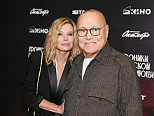 В Сети выдают за дочь Кончаловского и Высоцкой голливудскую актрису Эль Фаннинг