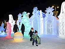 Более 30 новогодних площадок и ледовых городков открылись на Ямале