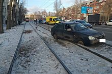Один человек погиб в ДТП на трамвайных путях в Екатеринбурге