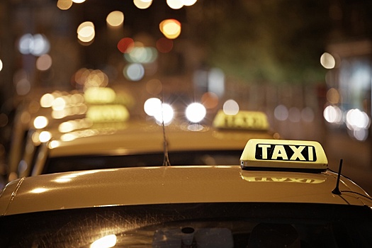 На Ямале таксистам-нелегалам запретят работать в аэропортах и на вокзалах