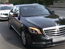 Полицейские разыскали водителя, посадившего 5-летнего сына за руль Mercedes