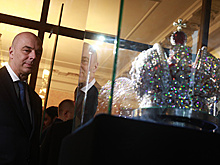 В здании Минфина выставили реплику Большой императорской короны Российской империи