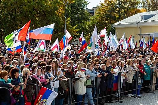 В Новосибирске прошел большой митинг в поддержку начавшихся референдумов